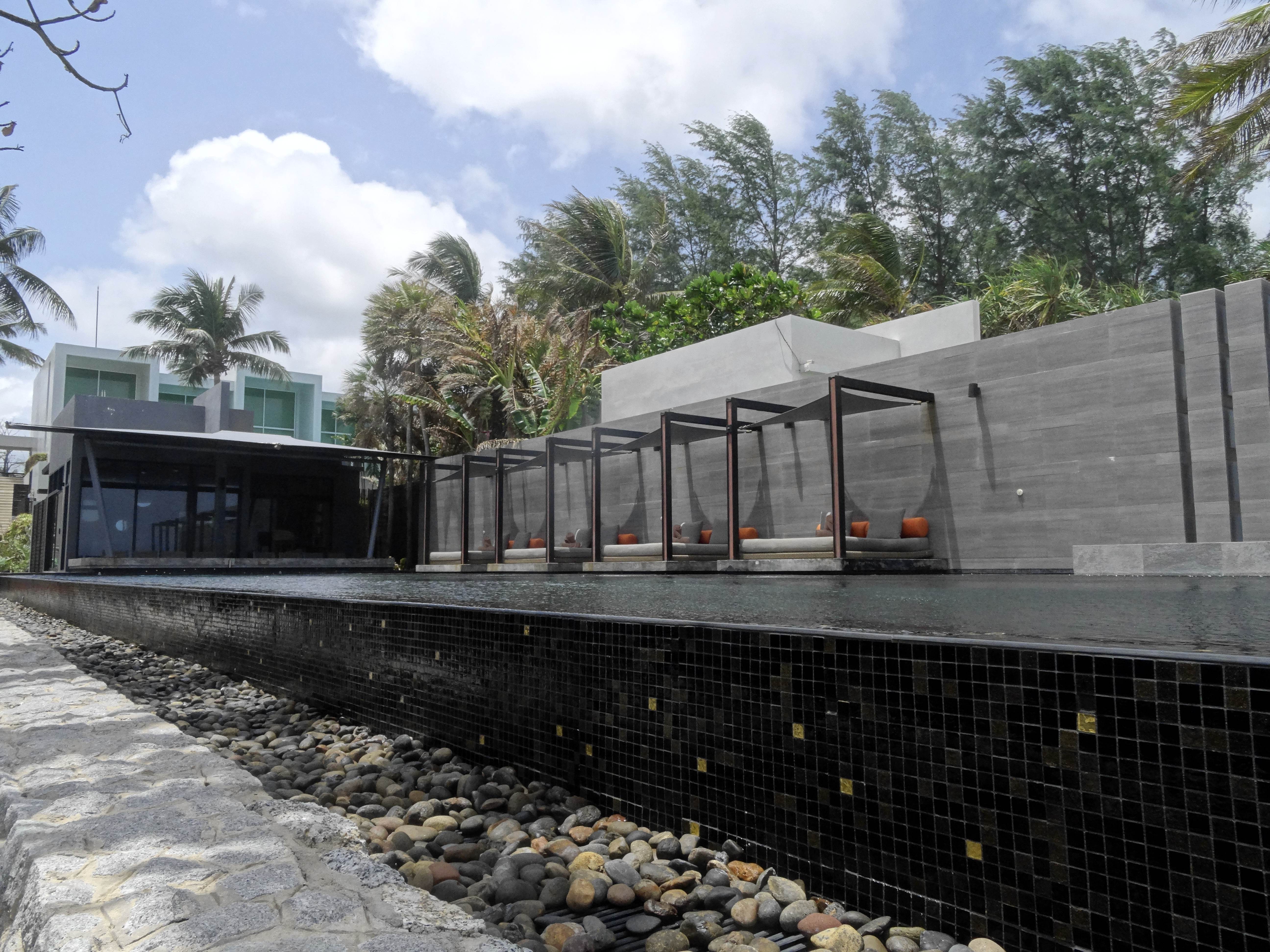 アリンタ・プーケット・リゾート&スパのプール(昼2)