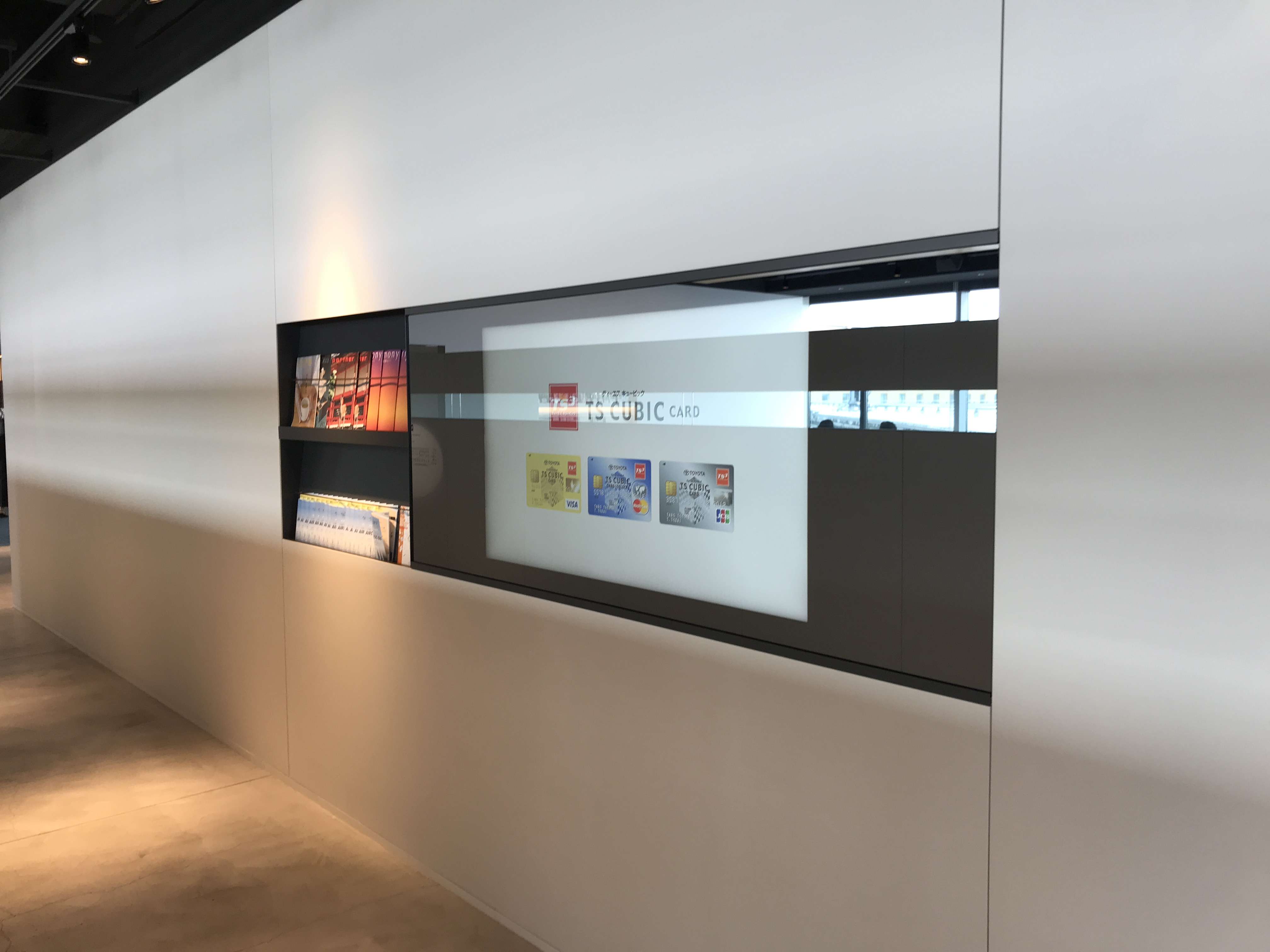 羽田空港パワーラウンジノースのディスプレイ