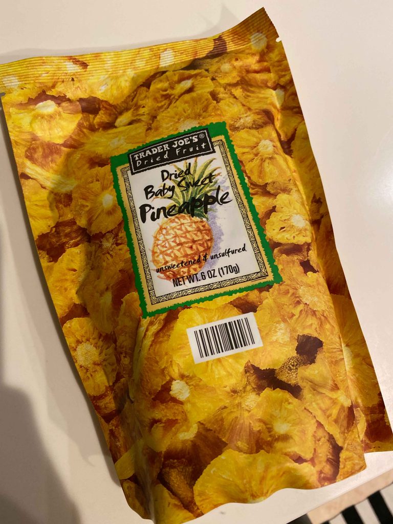 トレーダー・ジョーズで購入したパイナップルのドライフルーツ
