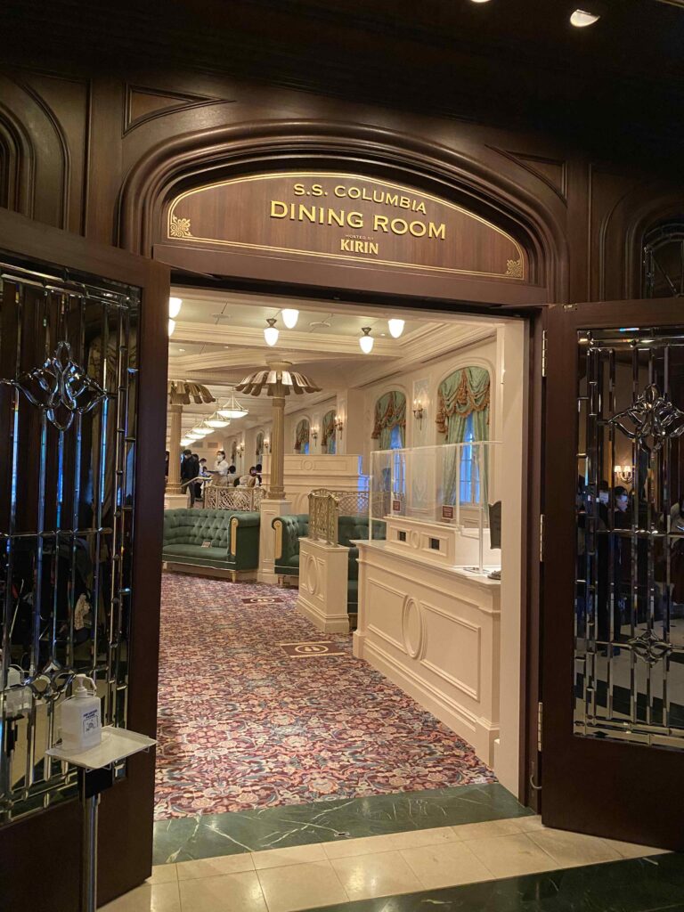 コロンビアダイニングルームの入り口