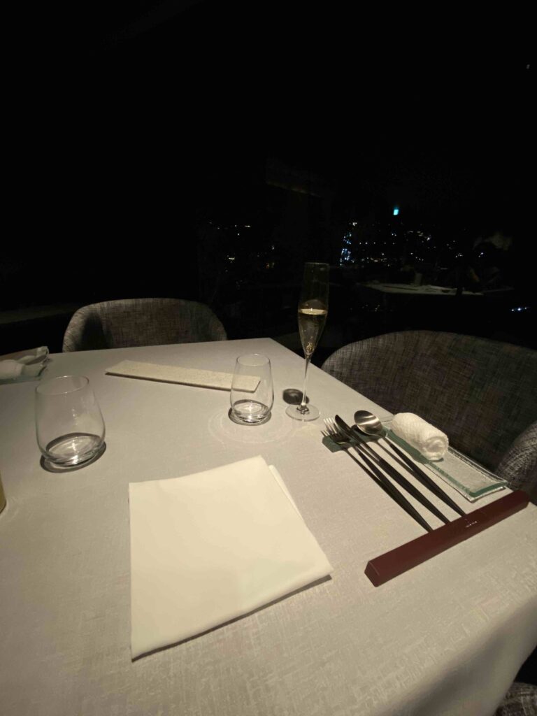 夕食時のテーブル