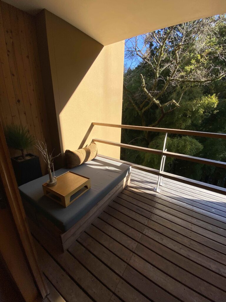 ラウンジのテラス