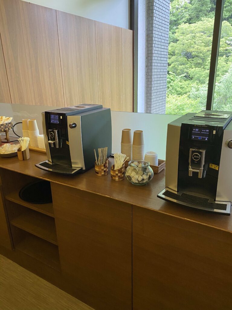 ロビーのドリンクバー