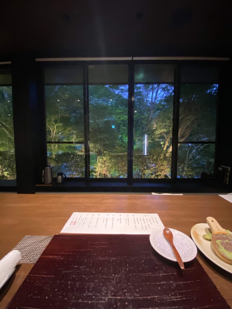 お食事処のカウンター席