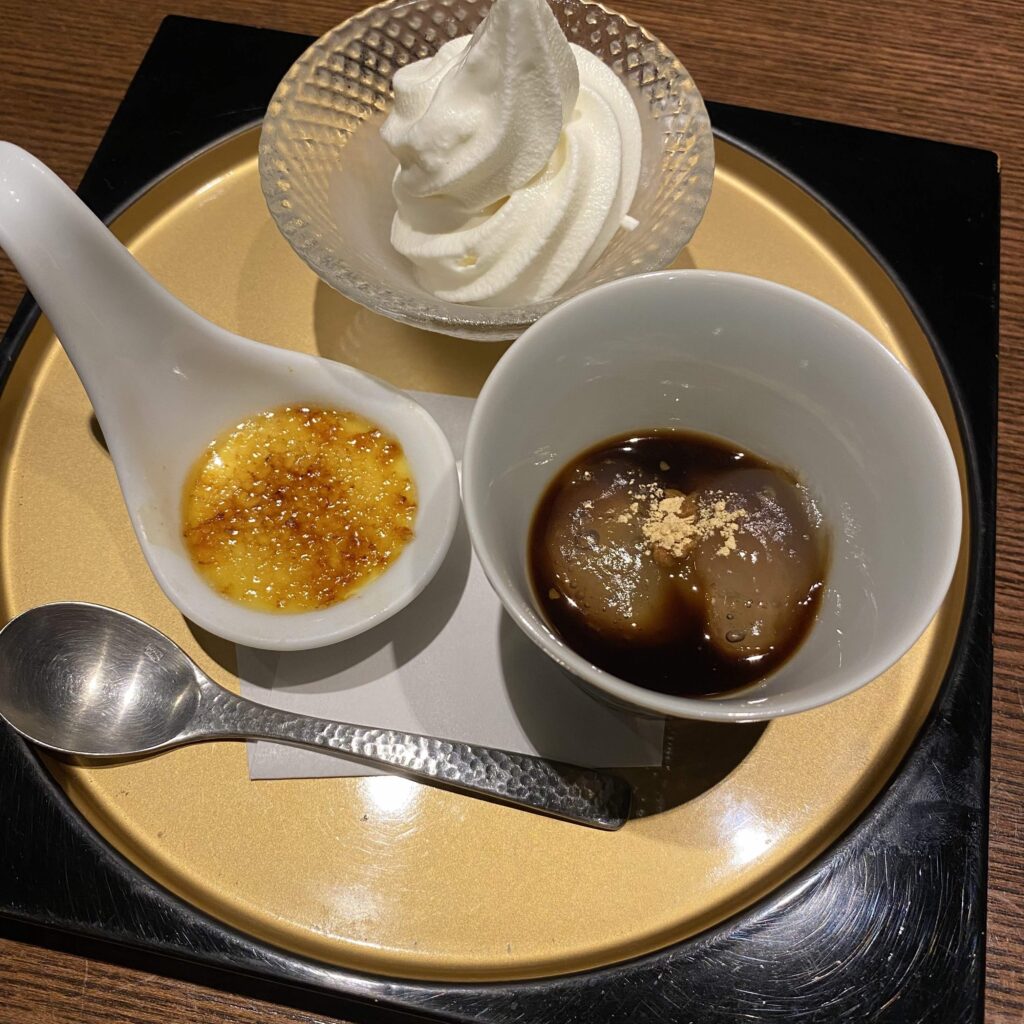 高原牛乳のソフトクリームと、わらび餅、クレームブリュレ