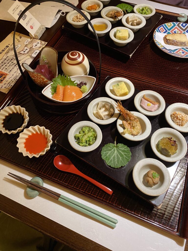 宝楽盛りの八寸とお作り、酢の物