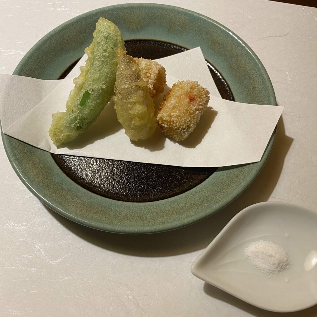 たたき海老の粗挽き上げと野菜の天麩羅