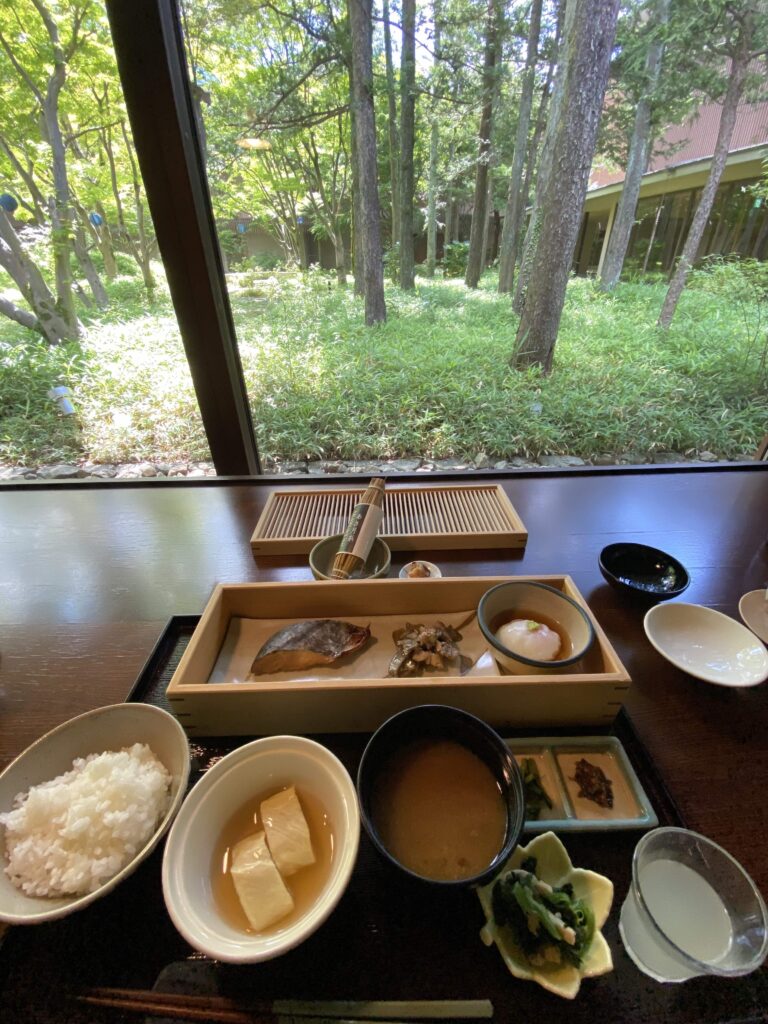 朝食