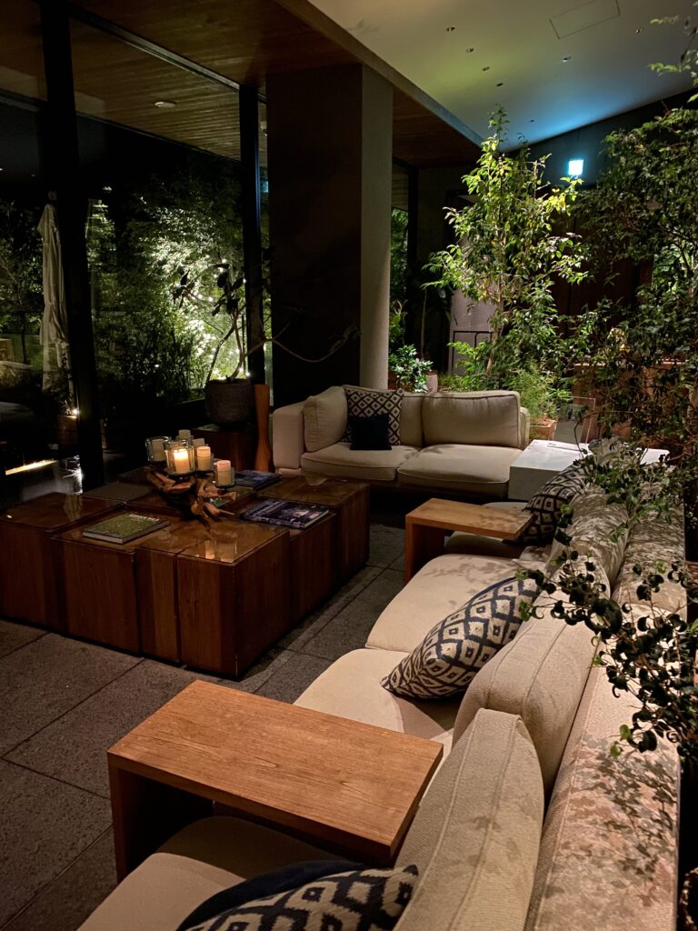 夜のロビーその２