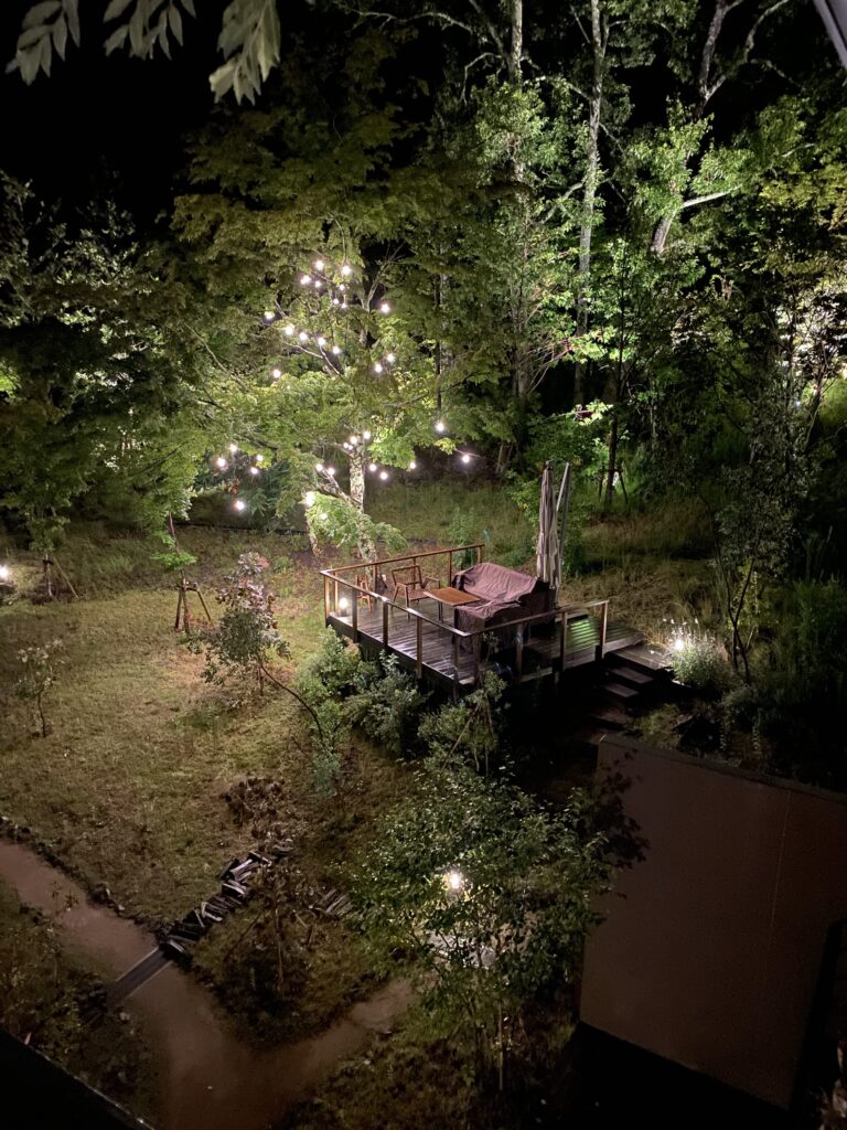 夜のお庭ウッドデッキ