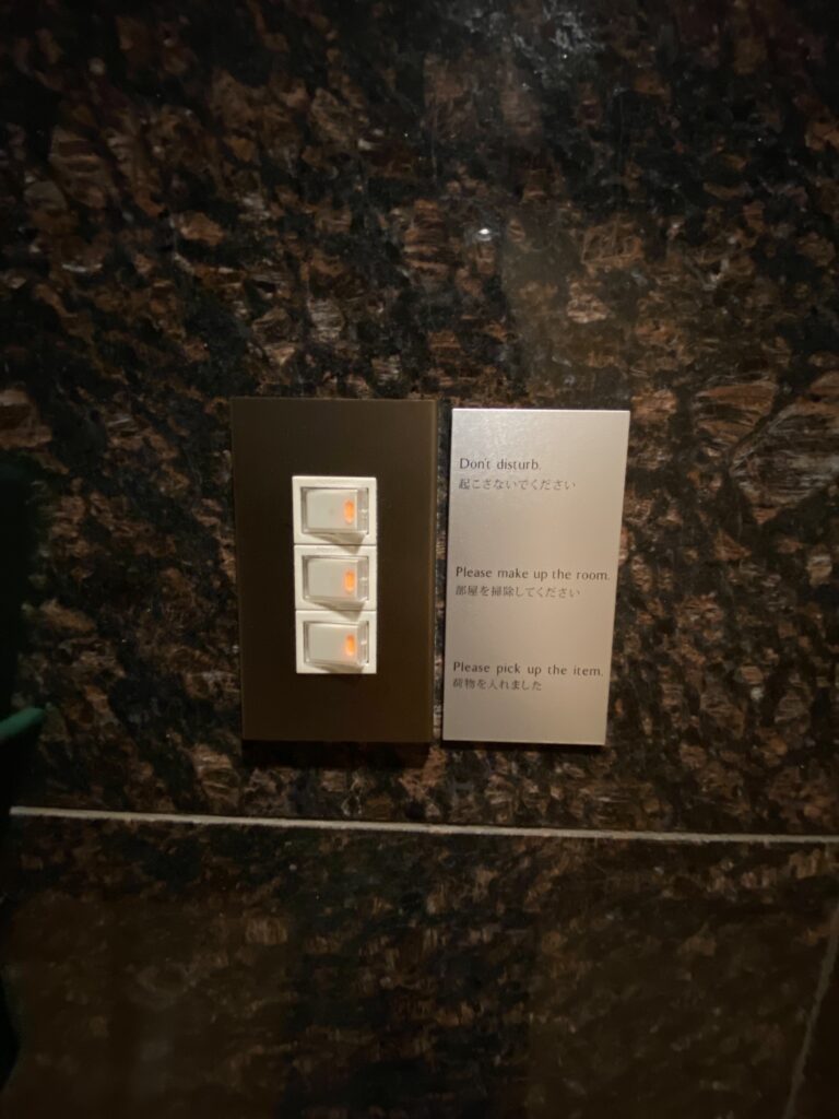 ロッカーのボタン