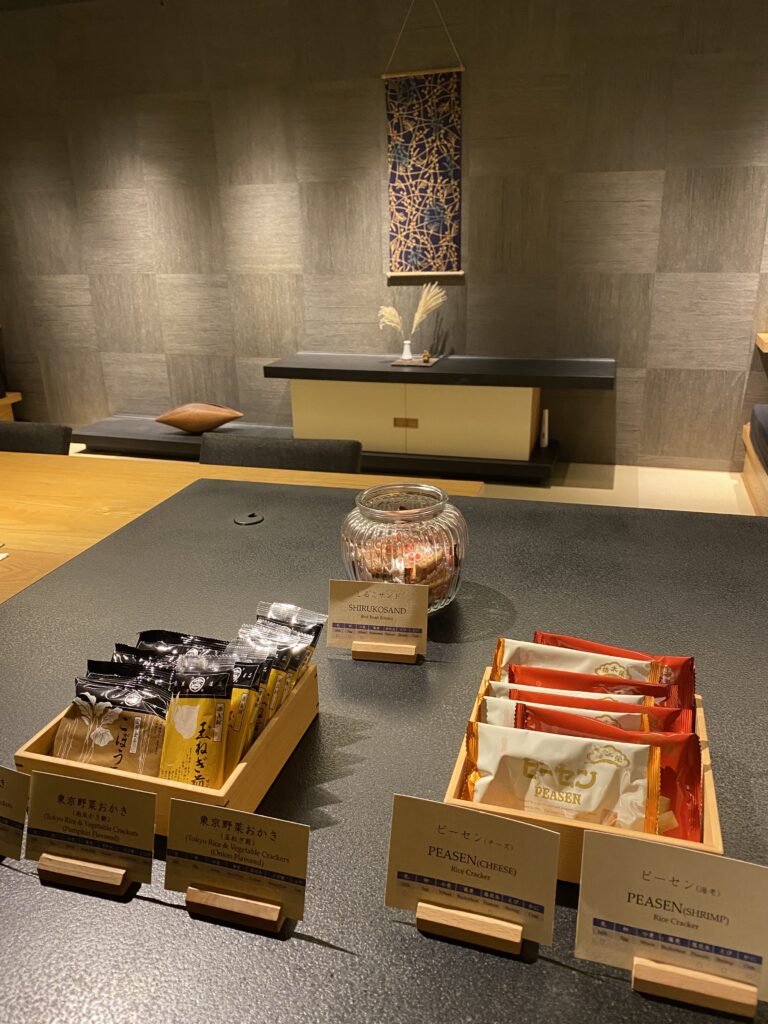 ラウンジの軽食