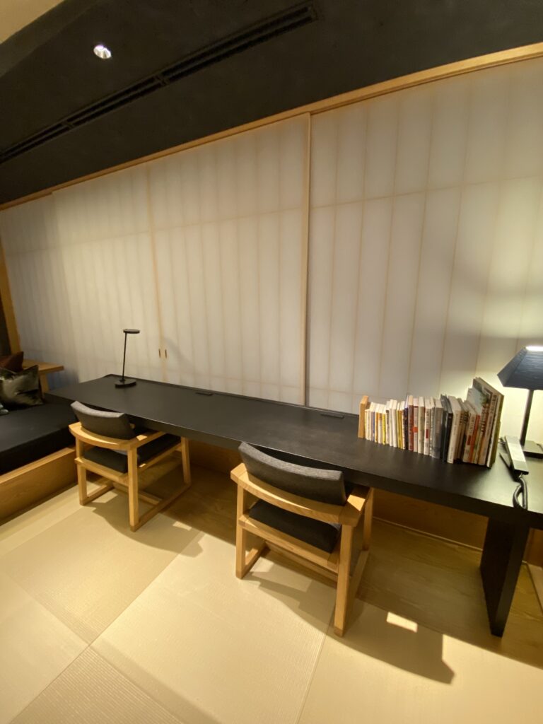 ラウンジの椅子