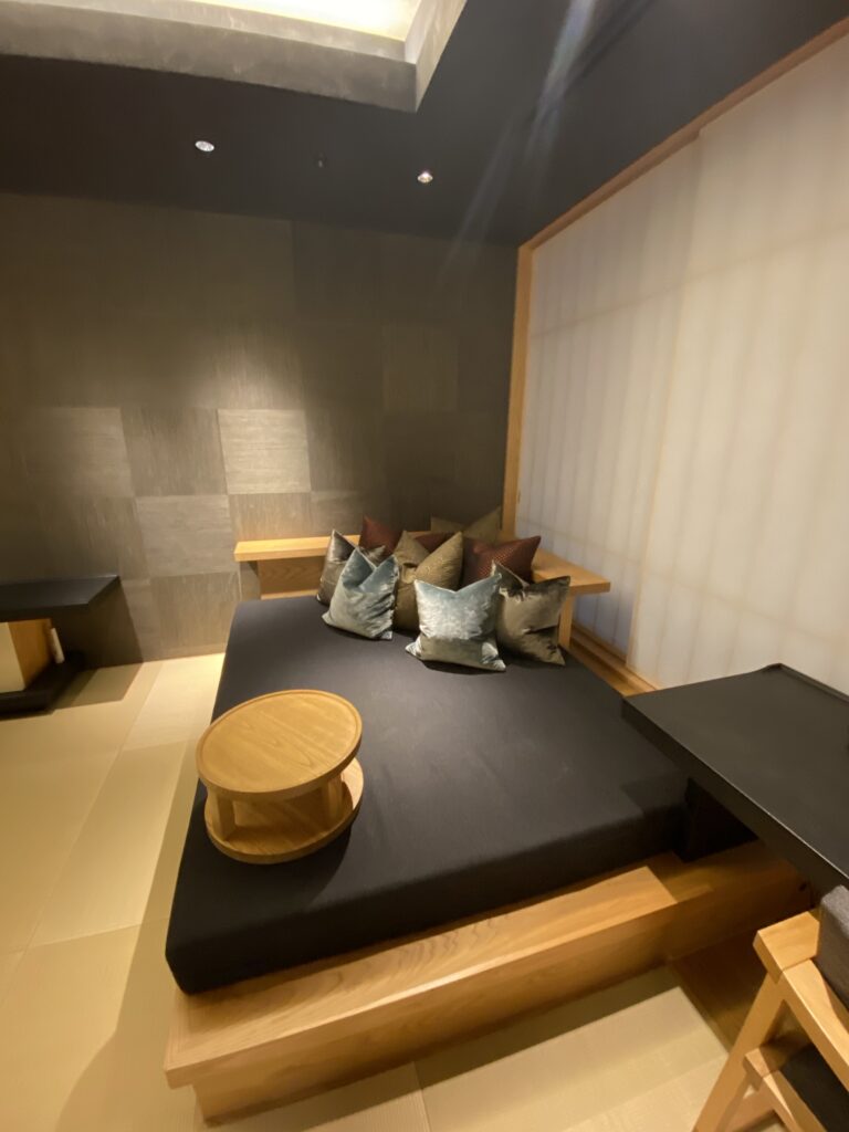 ラウンジのくつろぎスペース