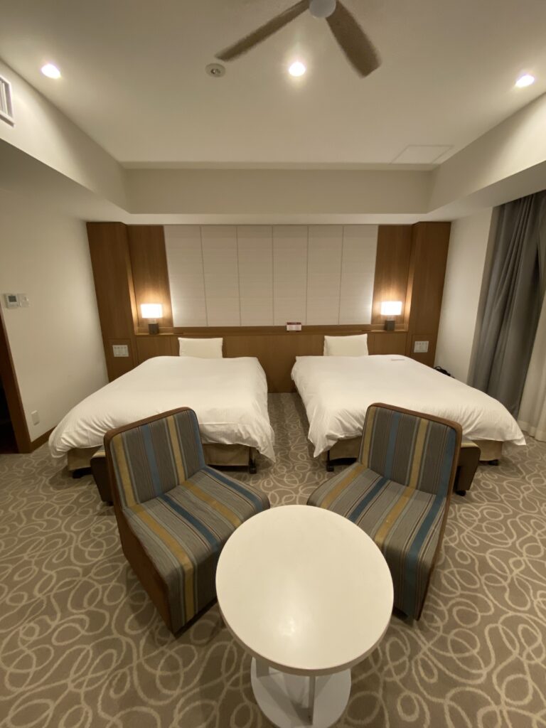 ベッド、ソファ、テーブルその２