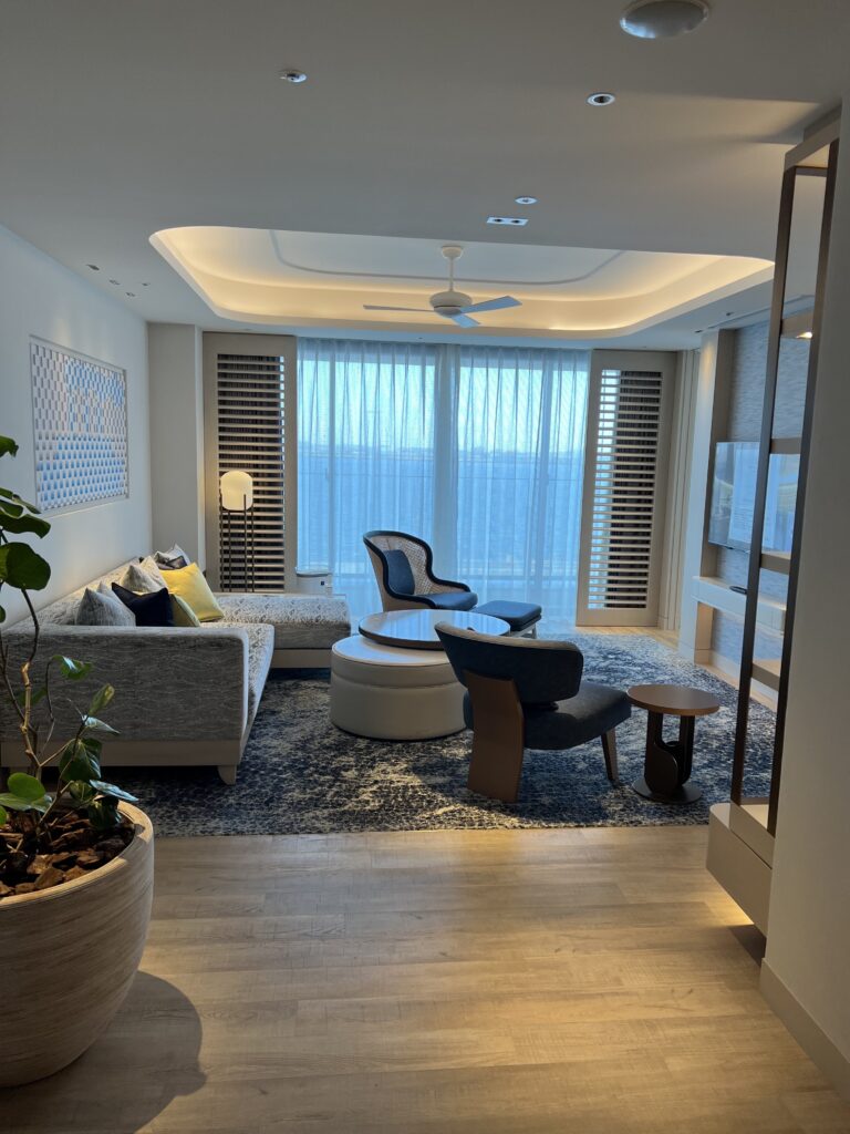 ドアから入ったあとのお部屋の風景