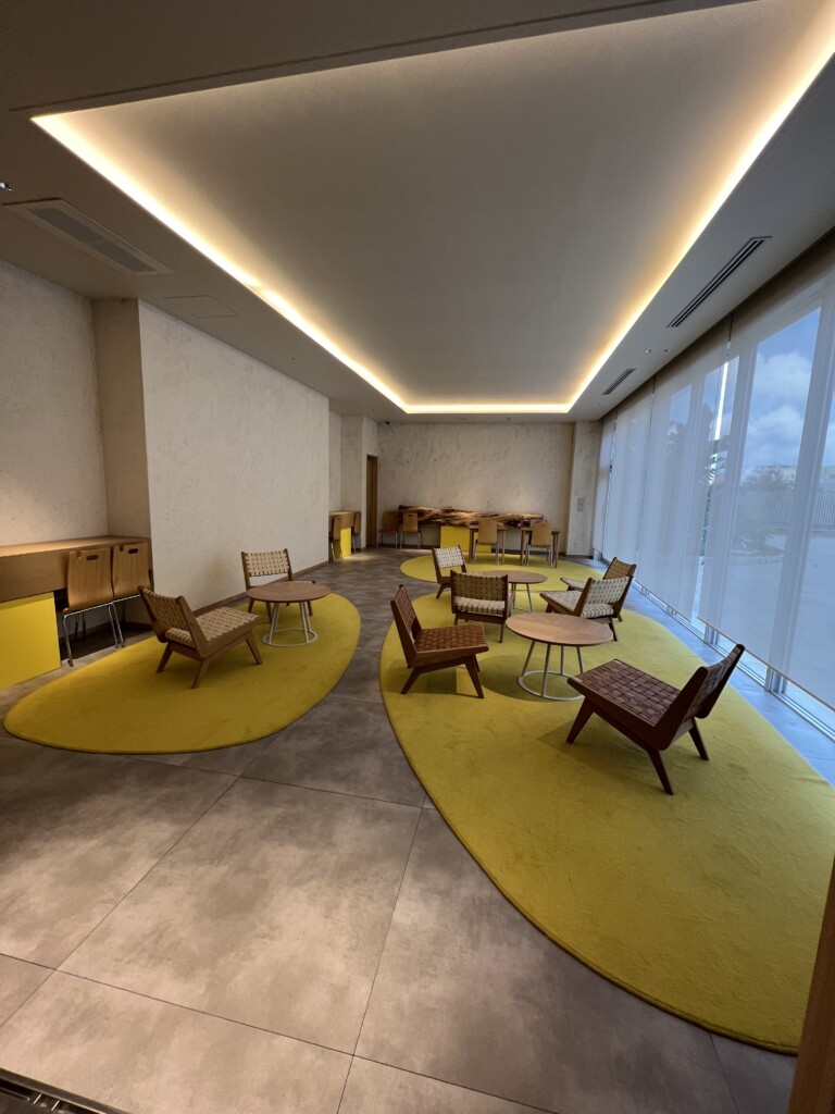 ロビーのくつろぎスペースその1