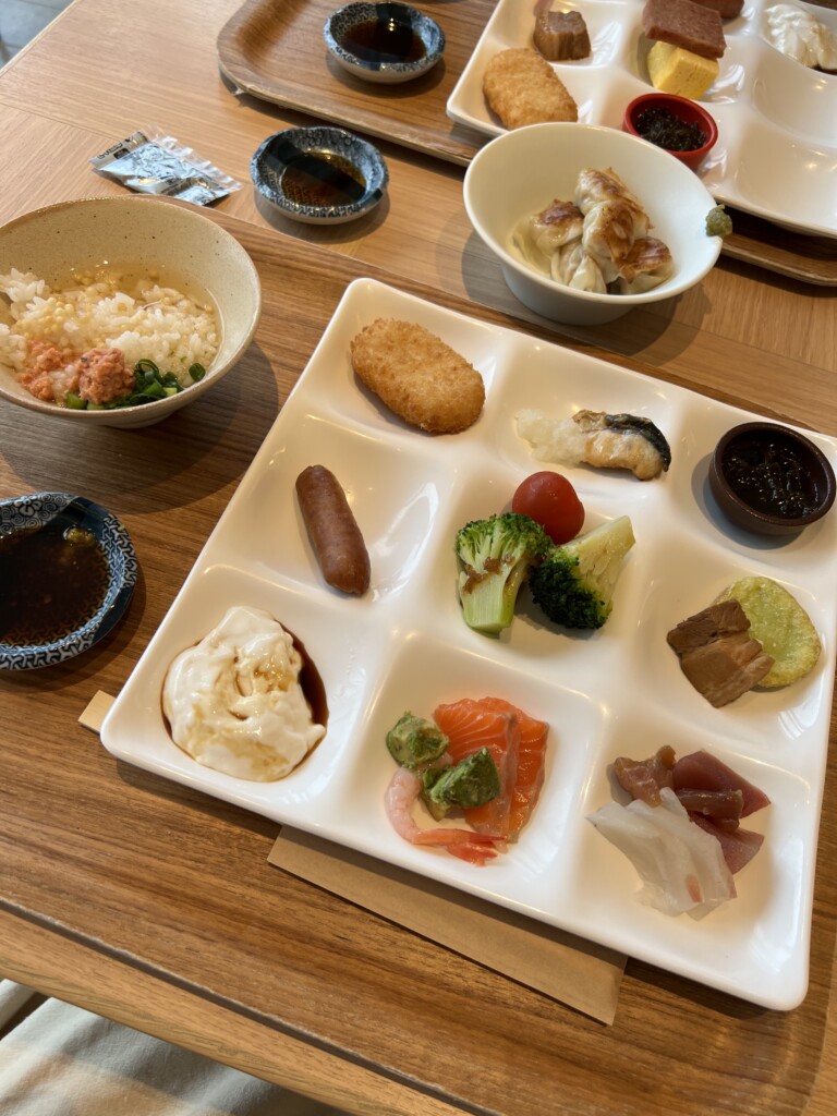 バイキングスタイルの朝食