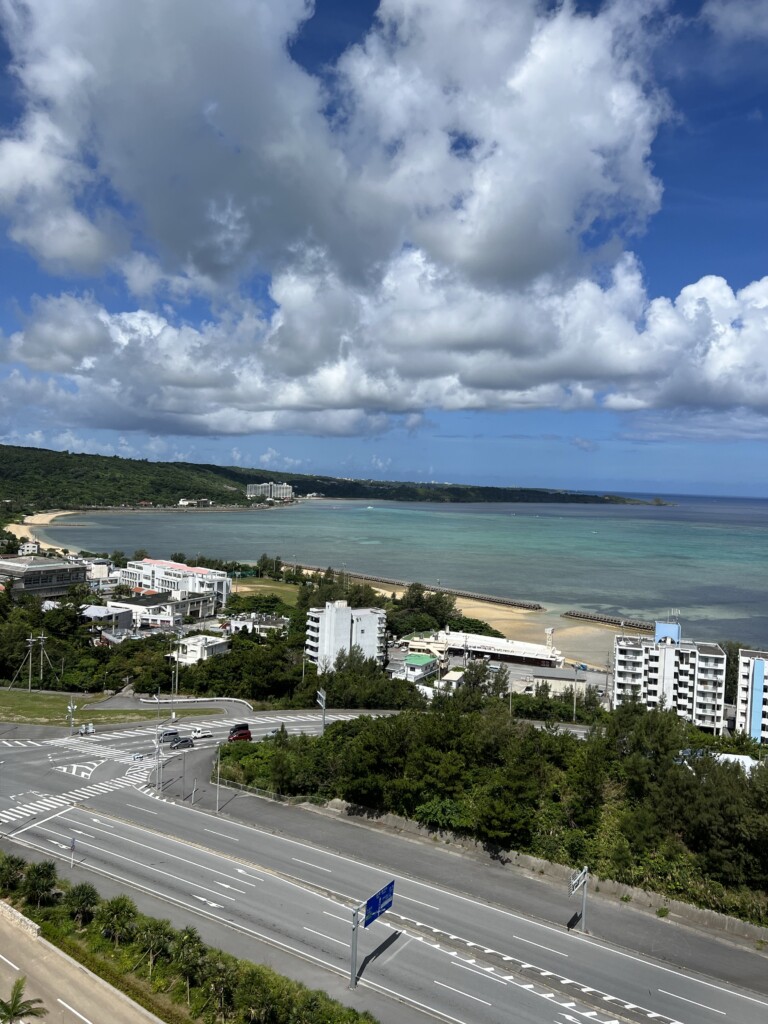 HIYORIオーシャンリゾート沖縄オーシャンスイートからの沖縄の海・エメラルドブルー