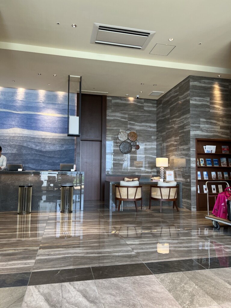 HIYORIオーシャンリゾート沖縄の新しくて綺麗なレセプション