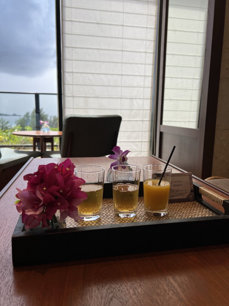 HIYORIオーシャンリゾート沖縄のチェックイン時のウェルカムドリンク