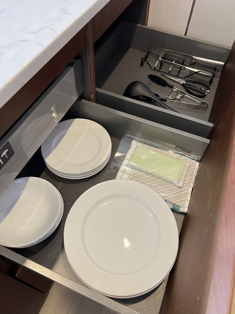 HIYORIオーシャンリゾート沖縄オーシャンスイートのキッチン・調理器具一式