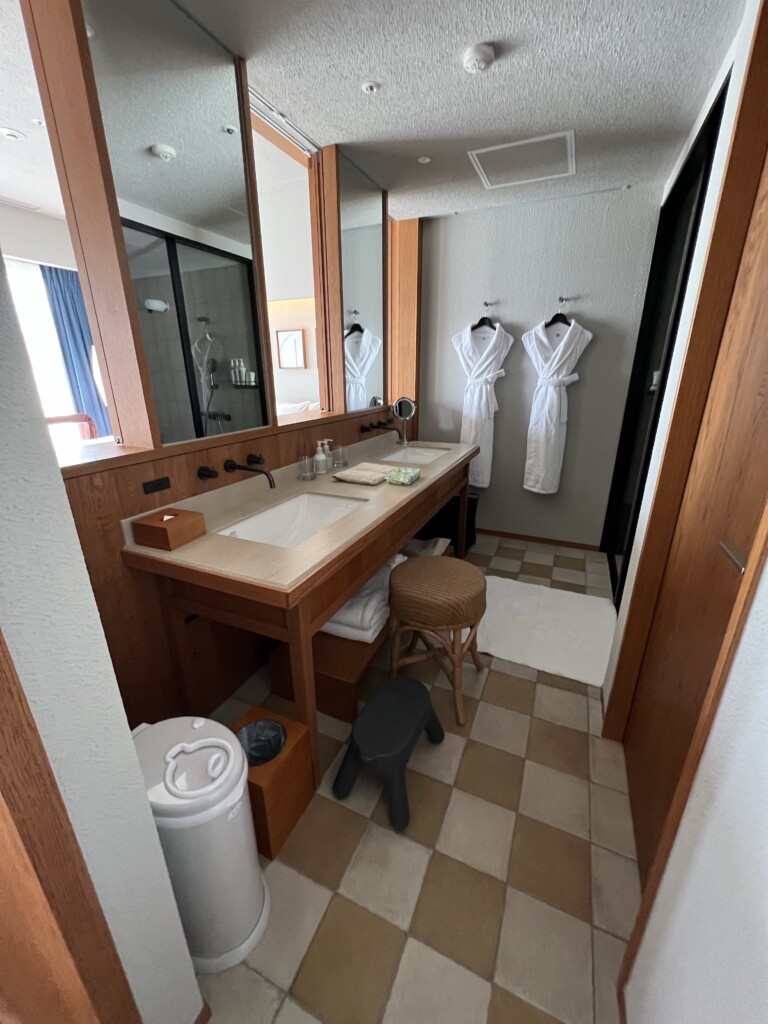 Southwest Grand Hotel 那覇 国際通り 洗面台とアメニティエリア