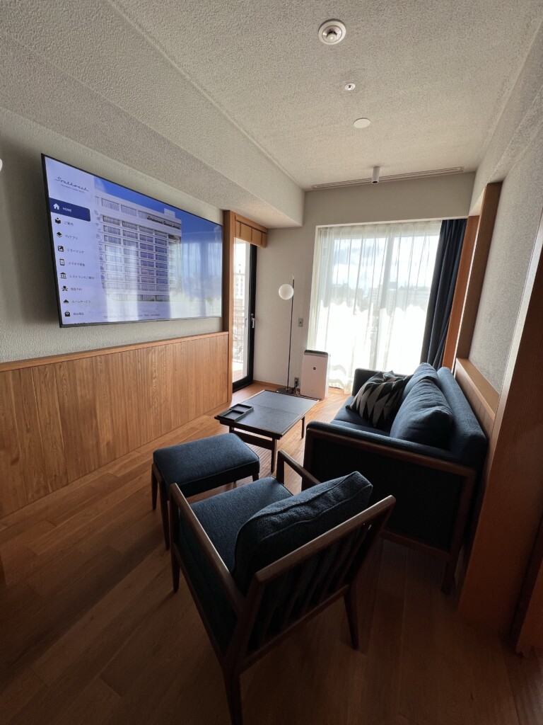 Southwest Grand Hotel 那覇 国際通り リビングと寝室を区切り