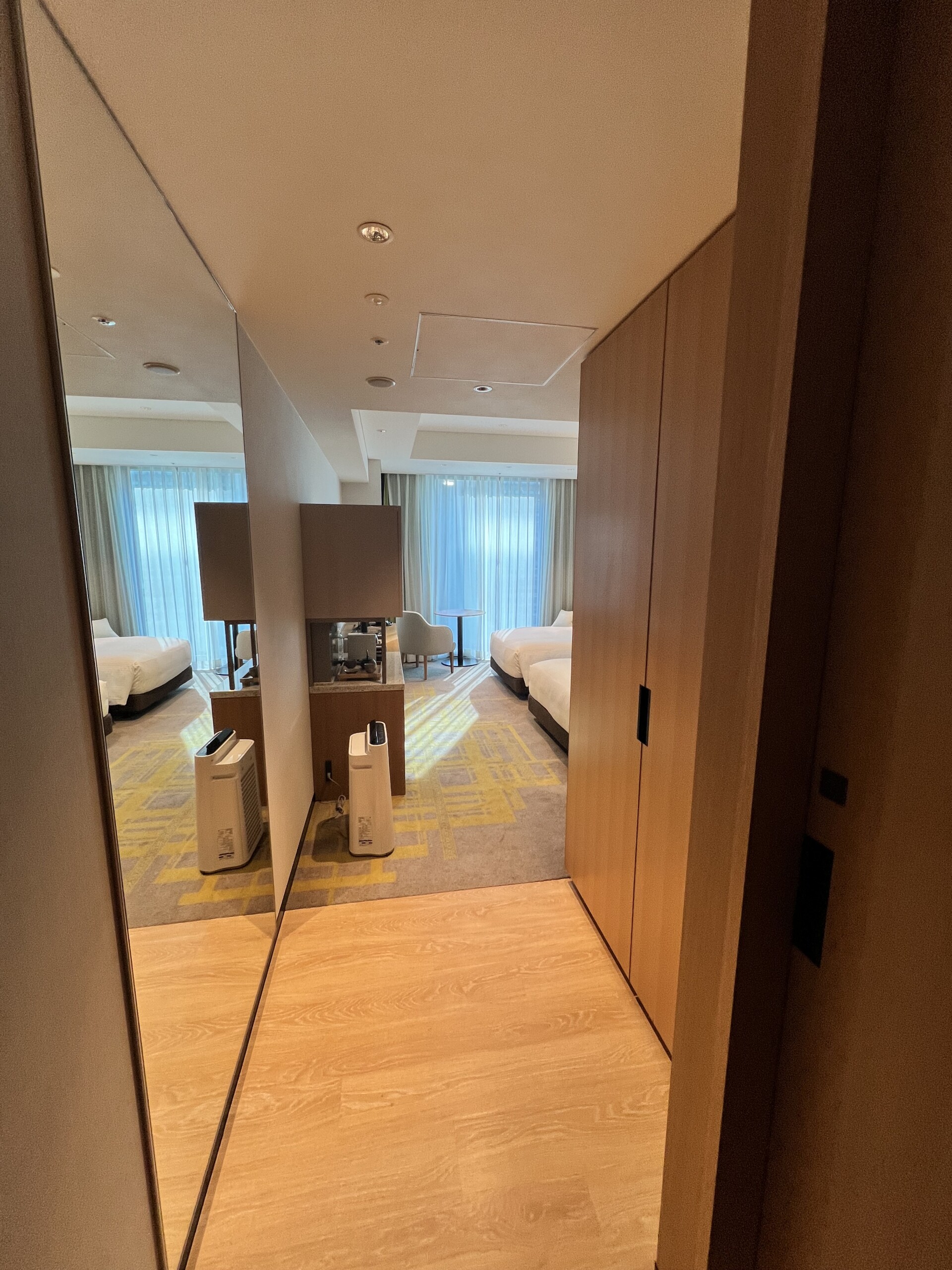 都ホテル博多のスーペリアツインルームの入口