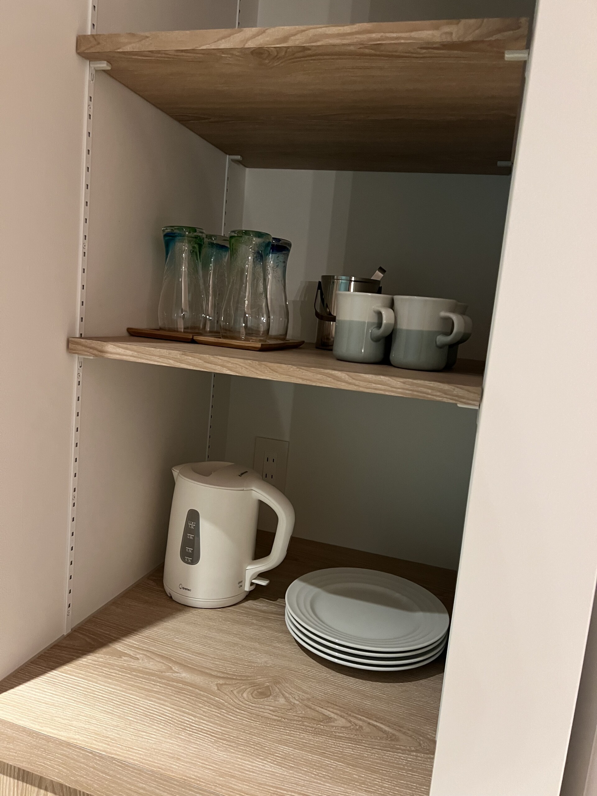 備え付けの食器類