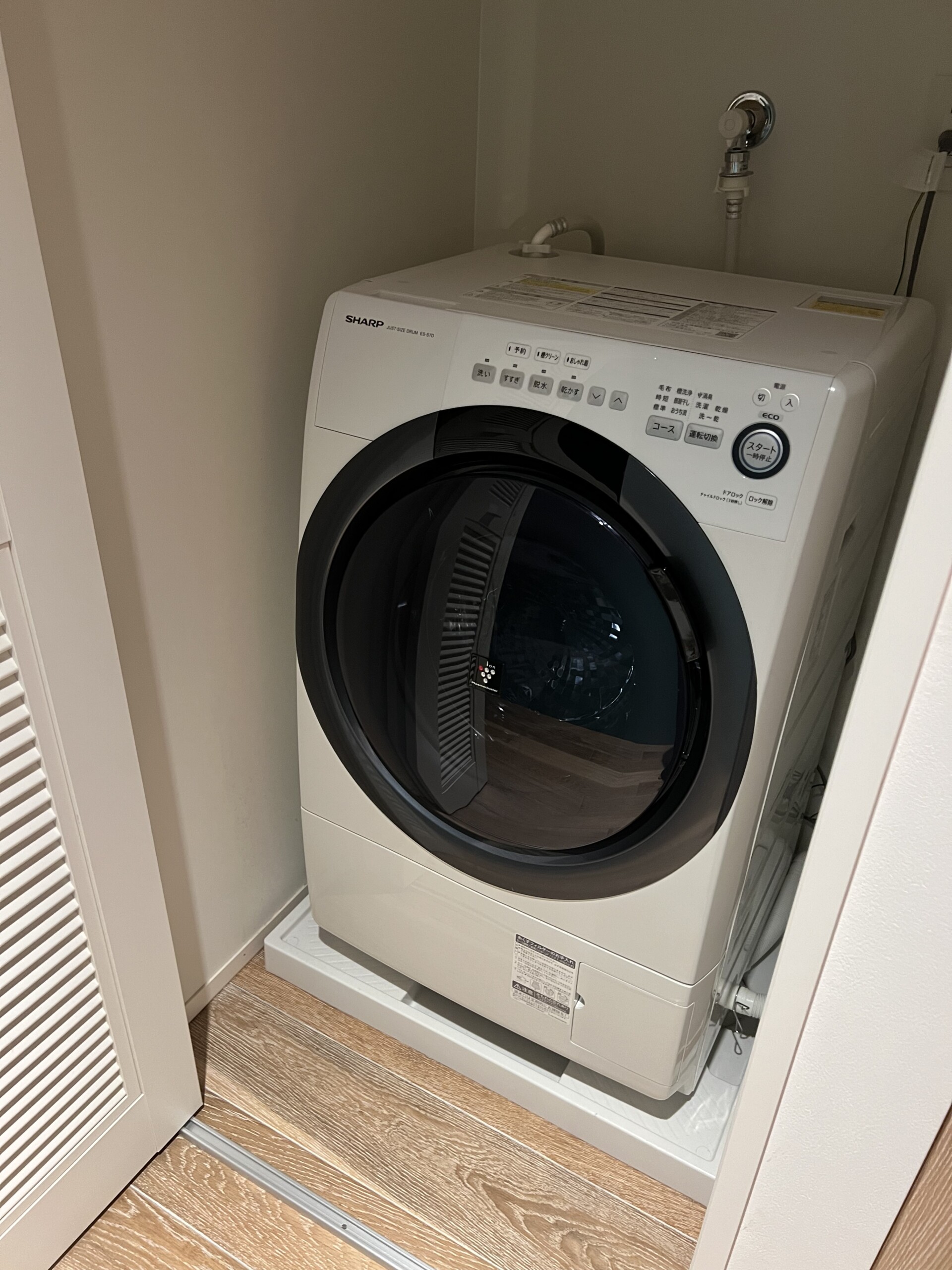 客室内のドラム式洗濯乾燥機