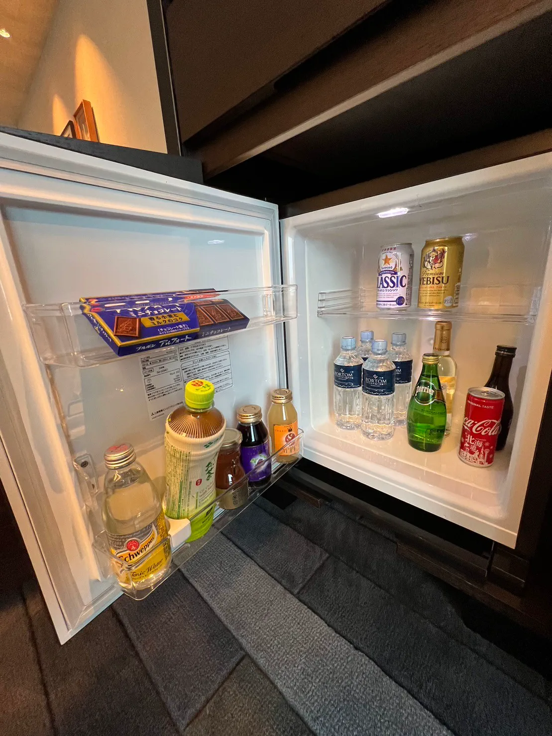 禅スイートのミニバーのドリンク類