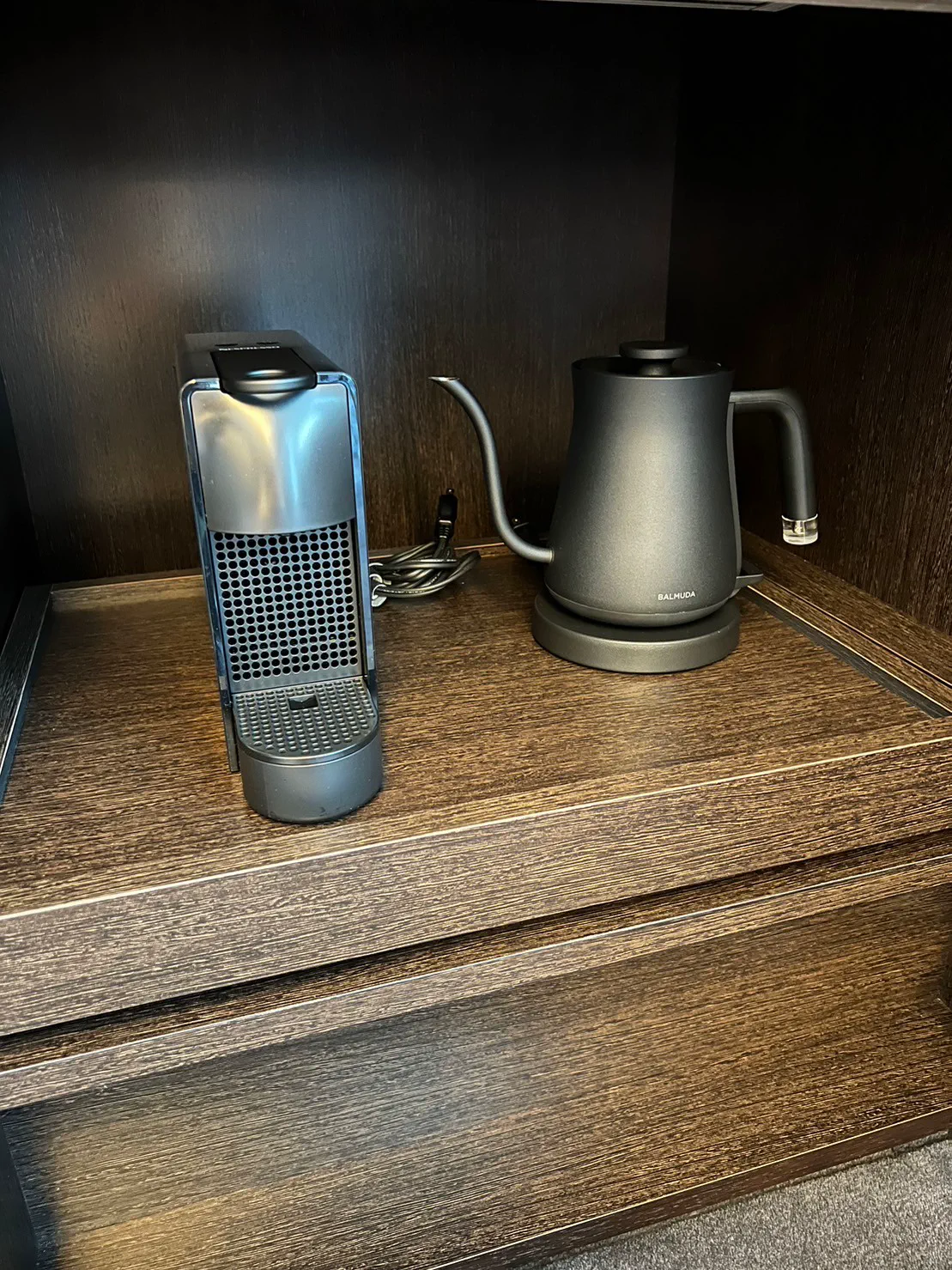 ネスプレッソのコーヒーマシンとバルミューダの電気ケトル