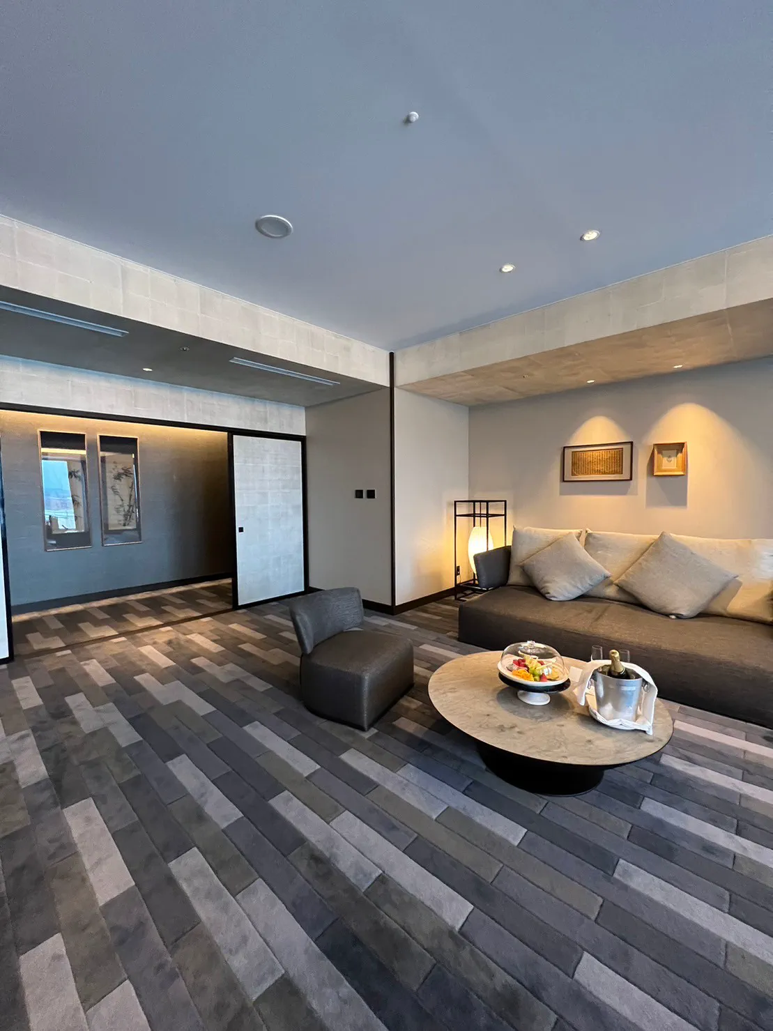 禅スイートの客室の様子(別アングル)