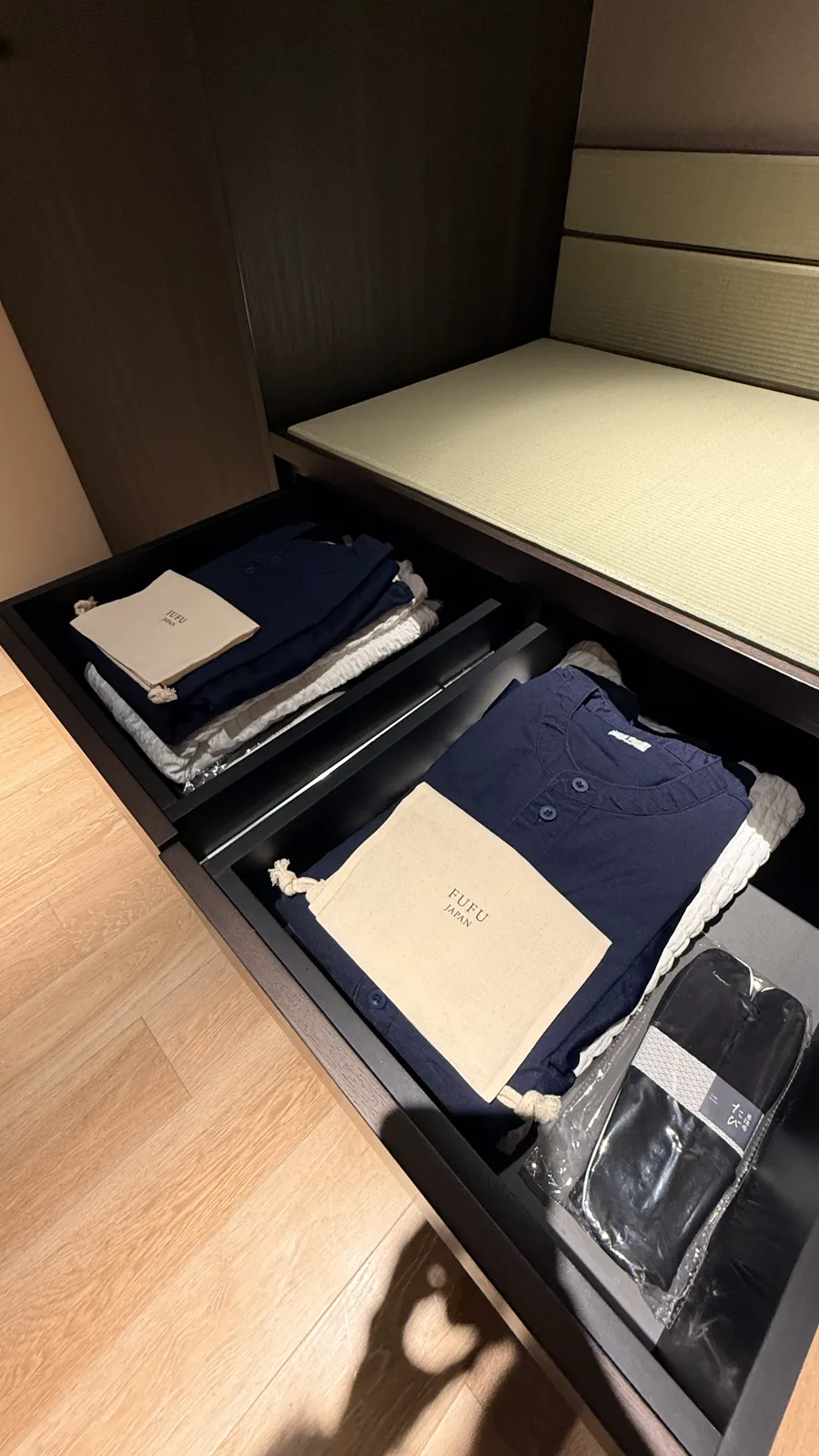 客室のアメニティ、ナイトウェアと靴下